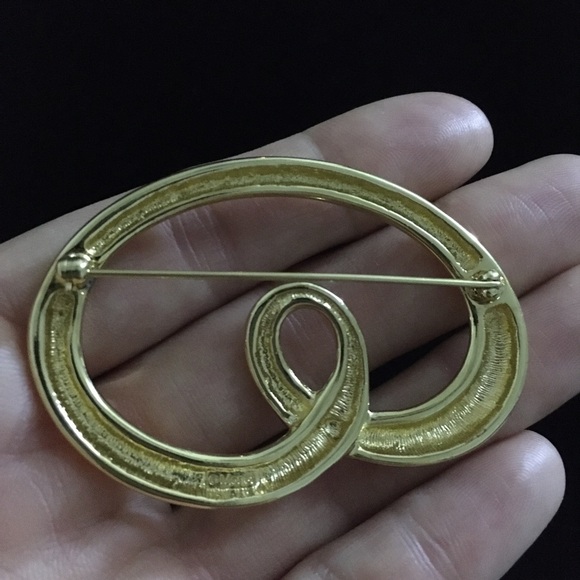 Monet Vintage Gold Tone Brooch Pin - Picture 3 of 5